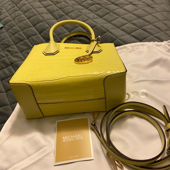 Michael Kors purse - Picture 4 of 5